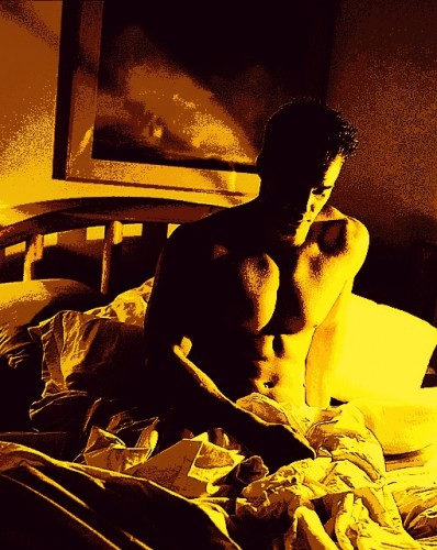 Sexy-man-in-bed-alone.jpg