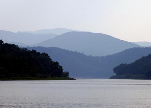 61133073_VABCLakeMoomawbluemountainsH2.jpg