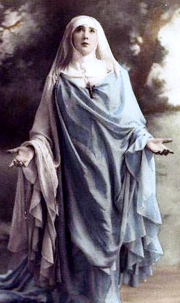 Vintage_Nun_by_GRANNYSATTICSTOCK.jpg