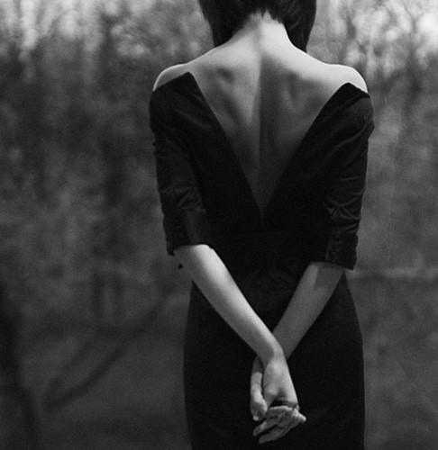 ros_woman_frauen_black_and_white_photography_lar.jpg
